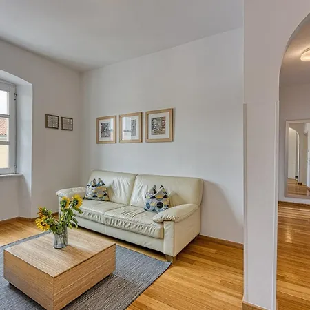 Peschiera Apartment